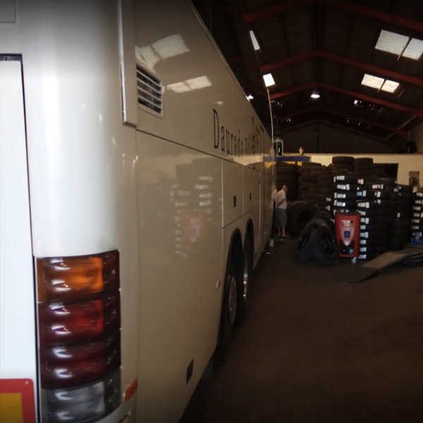 taller neumáticos para autobus 